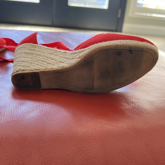 3.5 inch Old navy red, laced up, wedged heels - Picture 4 of 5